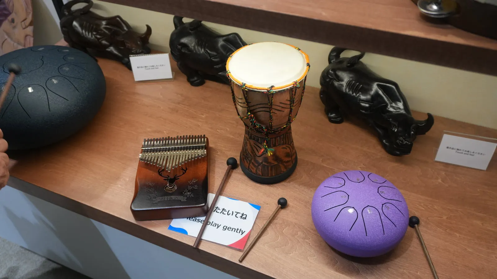 カリンバとタングドラムの画像